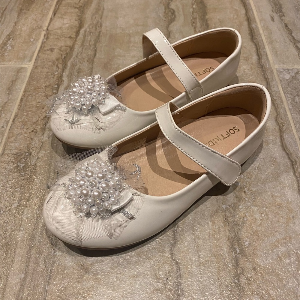 Girls white dress shoes